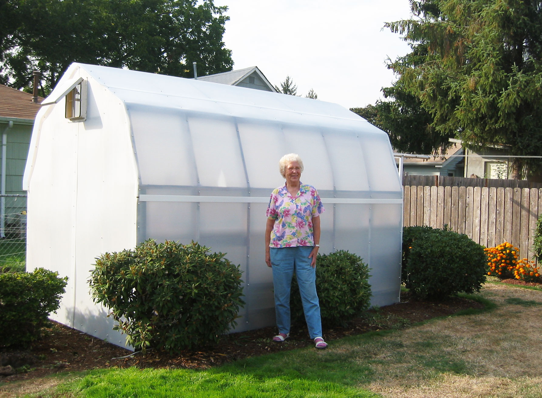 White greenhouse-panels offer privacy